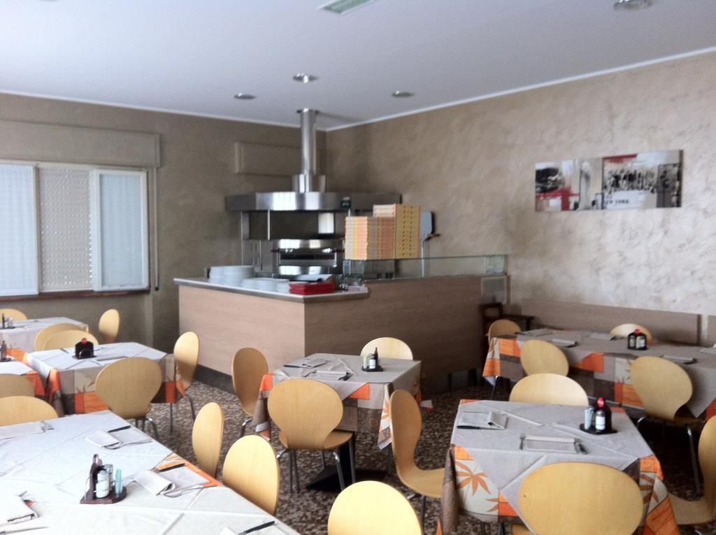 Albergo Cristallo Cittiglio Zewnętrze zdjęcie